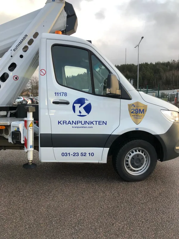 Kranpunkten bil med fordonsdekor