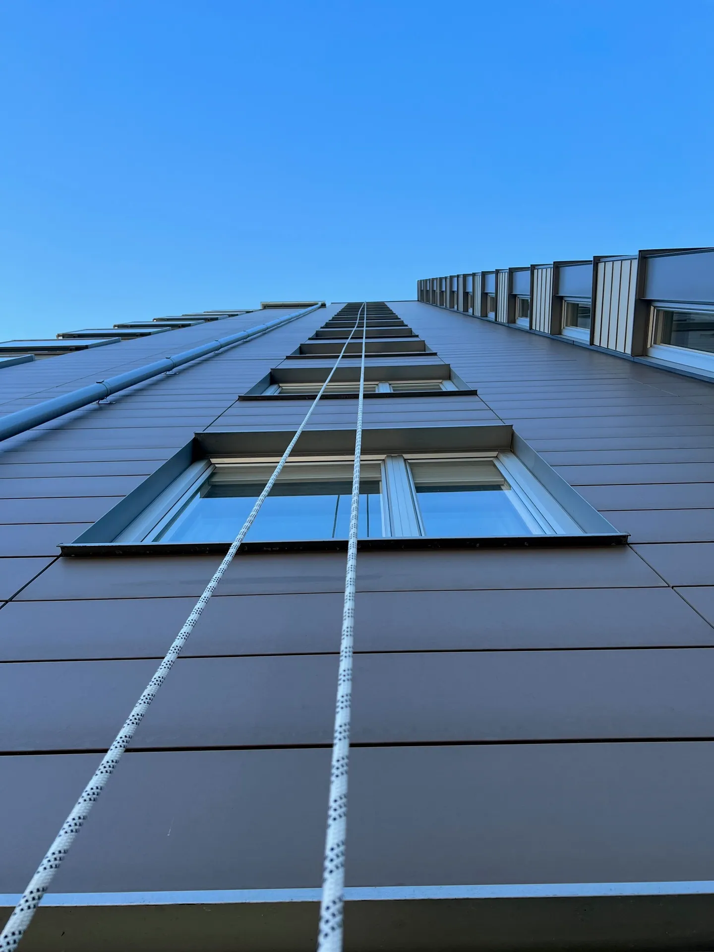 POV upp för fasaden