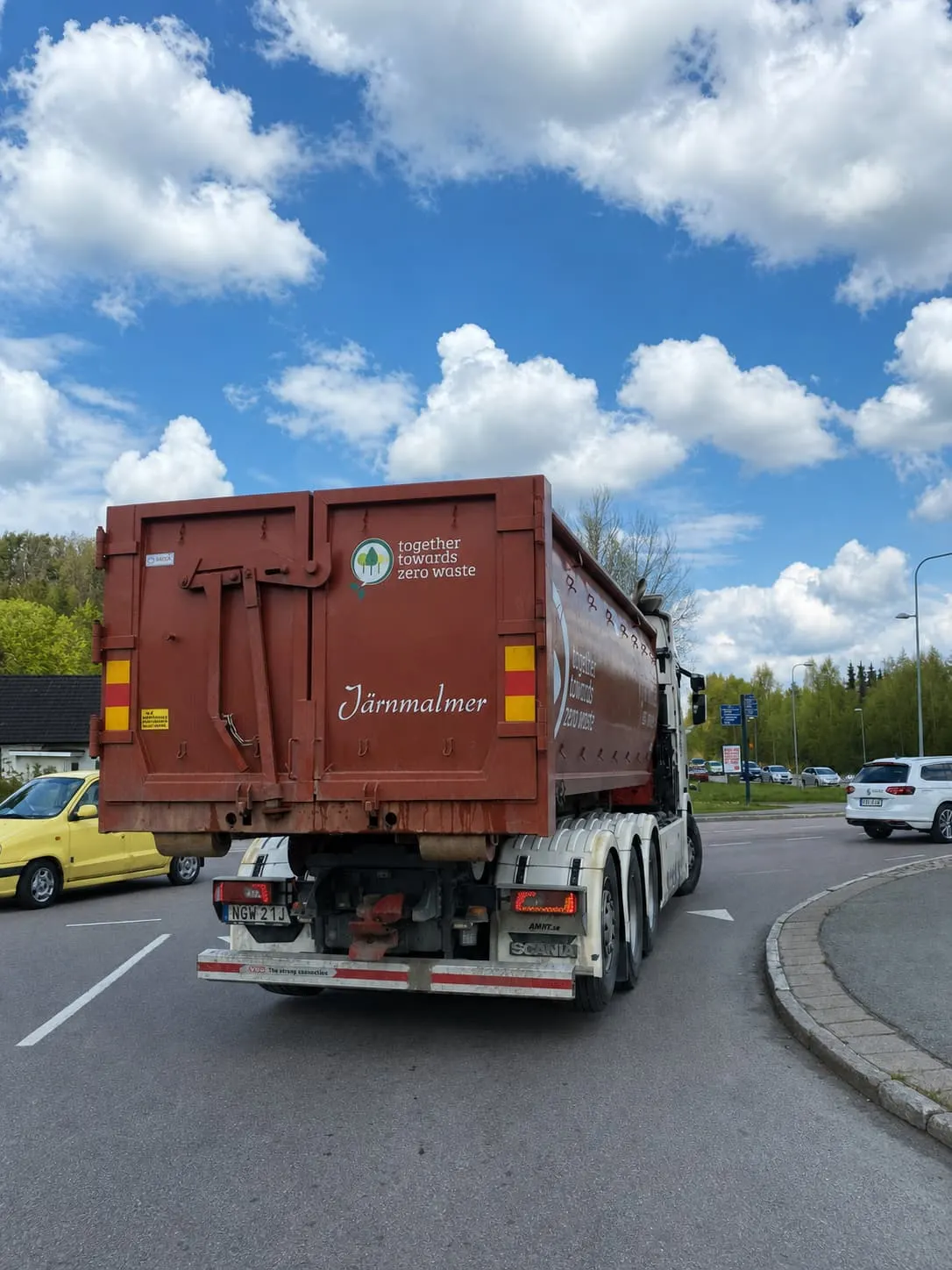 Järnmalmer lastväxlarflak med utskuren foliedekor