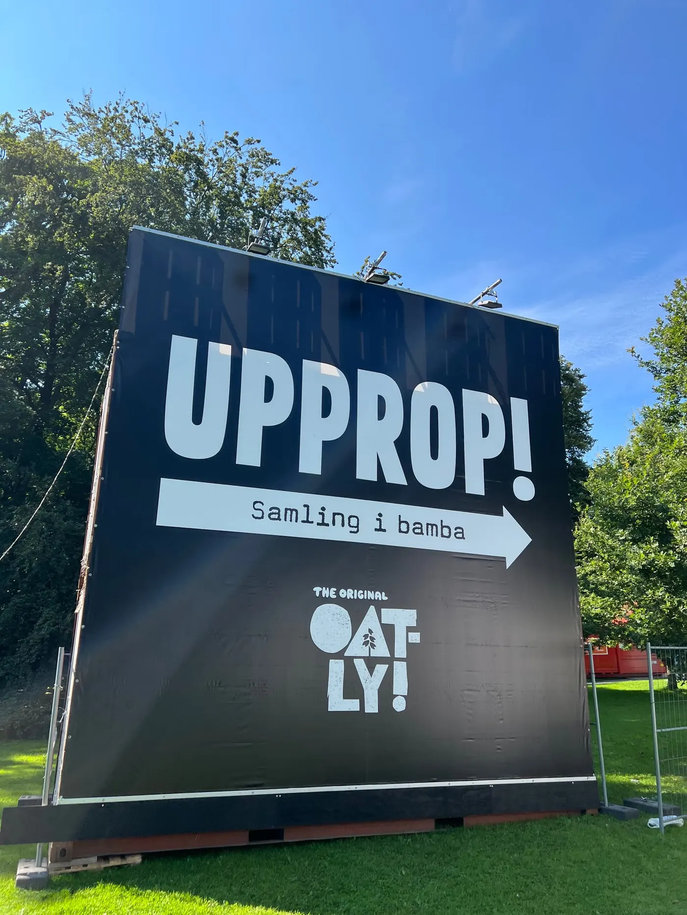 Bild för nyhet: Skyltning och dekor för Oatly på Way Out West