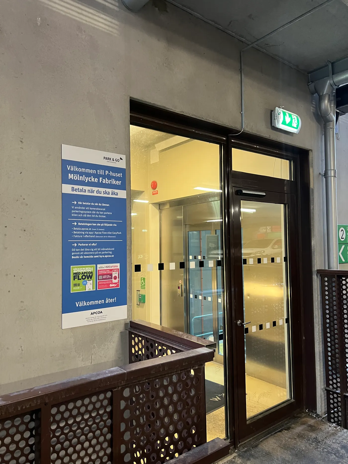 Plan skylt i komposit