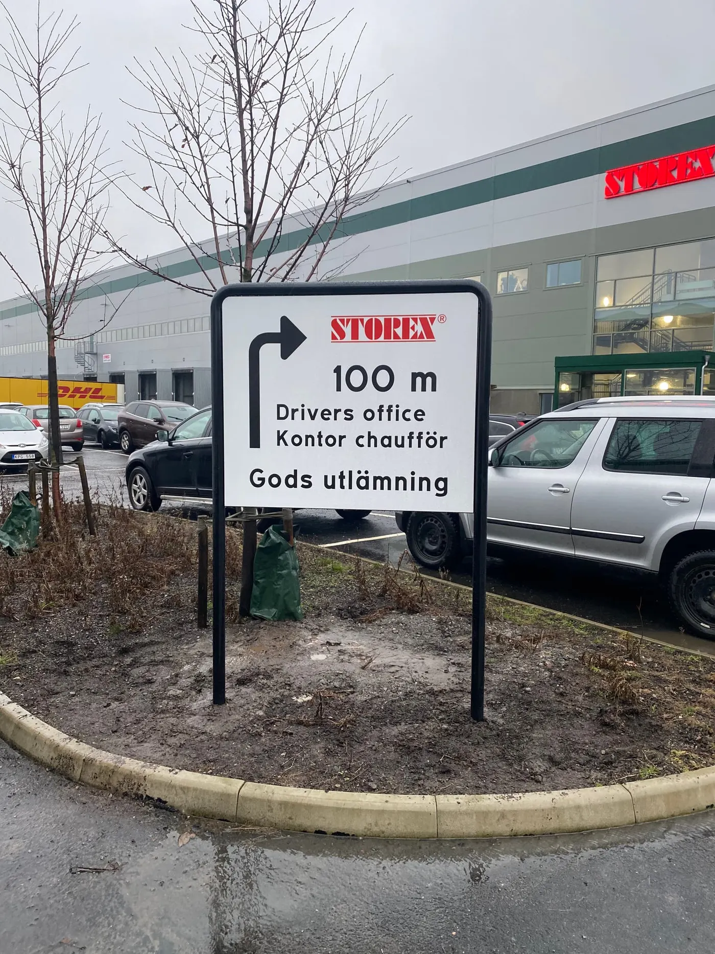 Hänvisningsskylt för chaufförer och godsutlämning
