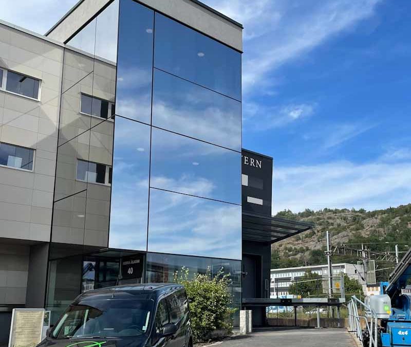 Nu kommer våren och solen – Dags att ordna solfilm och fönsterfoliering