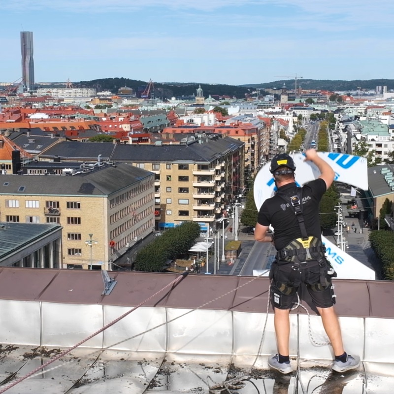 Demontering-fasadskylt-Göteborg-1 Demontering-fasadskylt-Göteborg